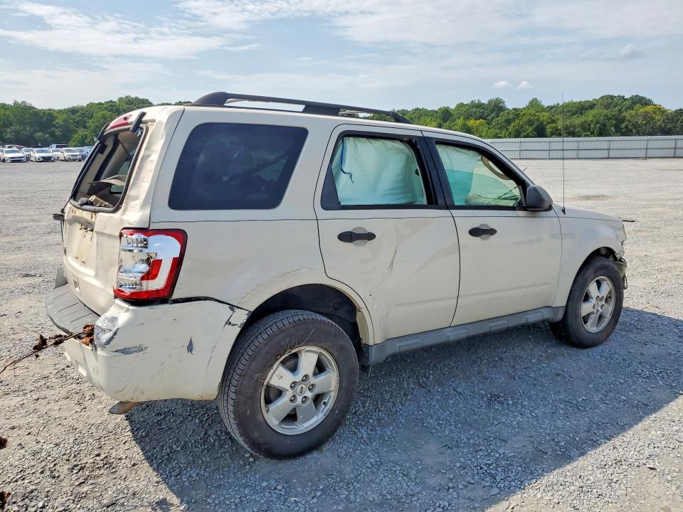 63786366 :رقم المزاد ، 1FMCU0D77BKB79357 vin ، 2011 Ford Escape مزاد بيع