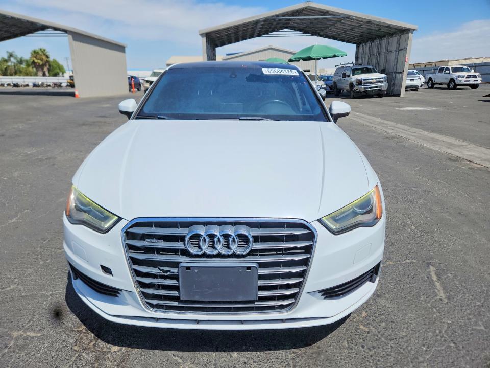 65604186 :رقم المزاد ، WAUBFGFF5F1090385 vin ، 2015 Audi A3 مزاد بيع