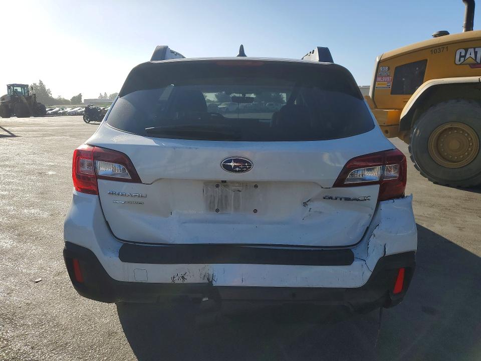 63540156 :رقم المزاد ، 4S4BSANCXJ3240731 vin ، 2018 Subaru Outback مزاد بيع