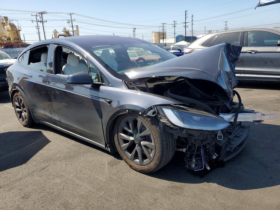 63947236 :رقم المزاد ، 7SAXCBE57PF422075 vin ، 2023 Tesla Model X مزاد بيع