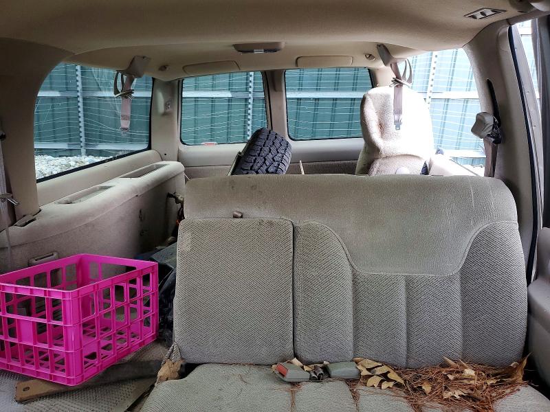 1999 Chevrolet Suburban მანქანა იყიდება აუქციონზე, vin: 3GNEC16R6XG119080, აუქციონის ნომერი: 64061836