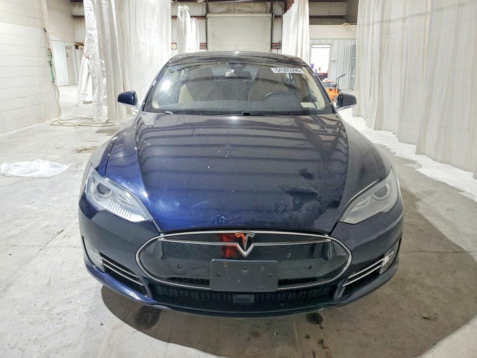 2015 Tesla Model S მანქანა იყიდება აუქციონზე, vin: 5YJSA1H27FF082062, აუქციონის ნომერი: 64305396