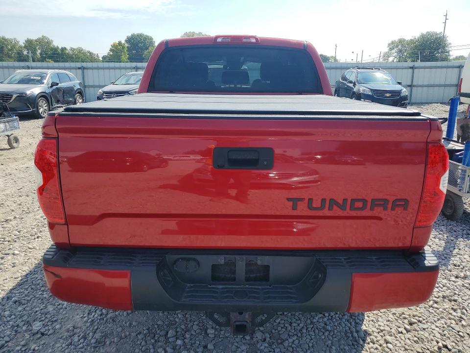 67030086 :رقم المزاد ، 5TFDY5F12JX770457 vin ، 2018 Toyota Tundra مزاد بيع