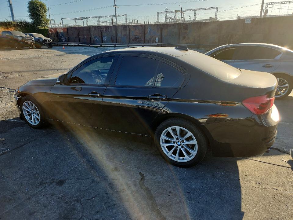 64302016 :رقم المزاد ، WBA8A9C54HK620181 vin ، 2017 Bmw 320 مزاد بيع