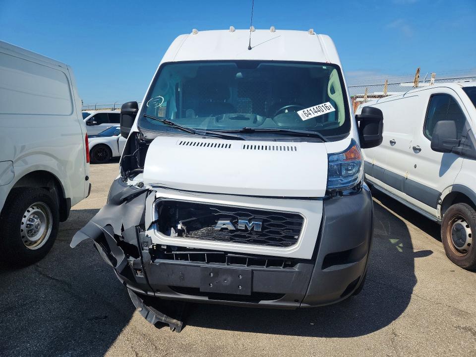 64144016 :رقم المزاد ، 3C6TRVCG2LE131071 vin ، 2020 Ram Promaster 2500 مزاد بيع