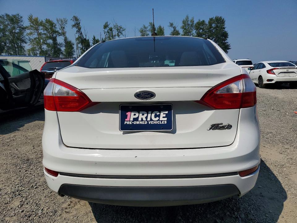64210156 :رقم المزاد ، 3FADP4AJ5FM204008 vin ، 2015 Ford Fiesta مزاد بيع