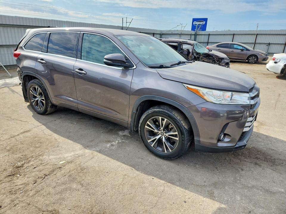 67106036 :رقم المزاد ، 5TDBZRFH0JS826815 vin ، 2018 Toyota Highlander مزاد بيع