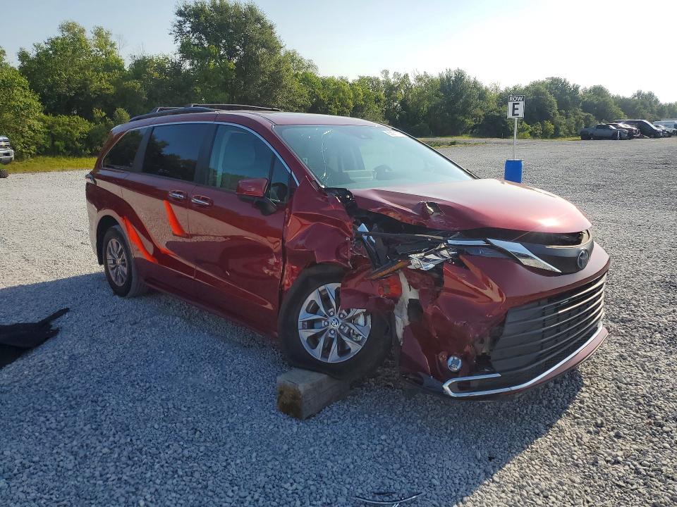63671116 :رقم المزاد ، 5TDYRKEC5NS077782 vin ، 2022 Toyota Sienna مزاد بيع