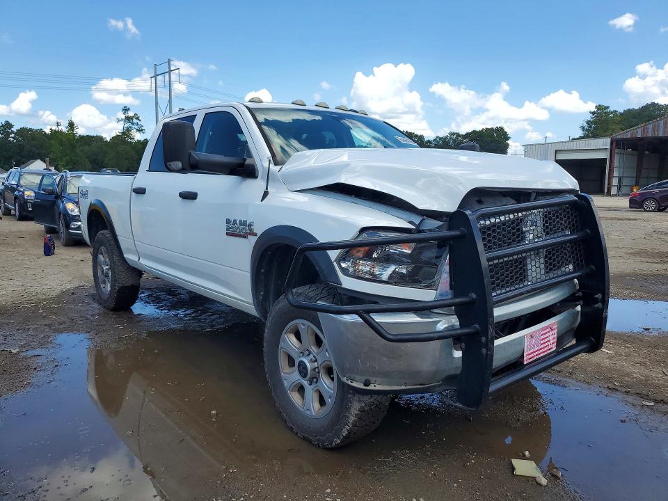 64666066 :رقم المزاد ، 3C6UR5CL9JG417034 vin ، 2018 Ram 2500 مزاد بيع