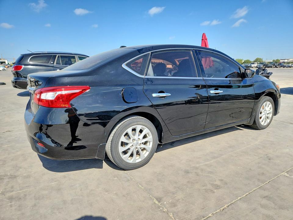 64622676 :رقم المزاد ، 3N1AB7AP1JY209910 vin ، 2018 Nissan Sentra مزاد بيع