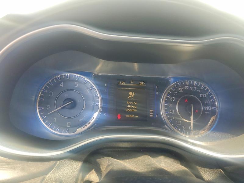 64426996 :رقم المزاد ، 1C3CCCAB9FN741172 vin ، 2015 Chrysler 200 مزاد بيع