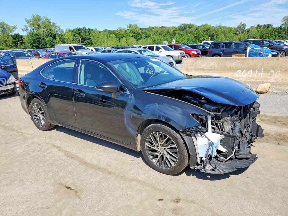 63717546 :رقم المزاد ، 58ABK1GG4JU086438 vin ، 2018 Lexus Es مزاد بيع