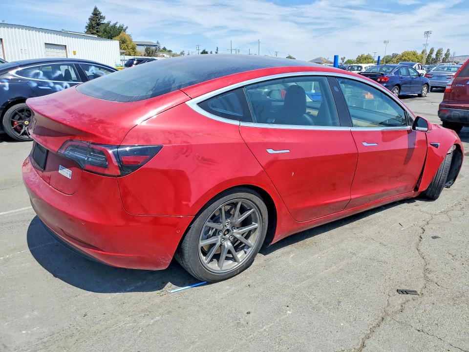 64767446 :رقم المزاد ، 5YJ3E1EA9KF308570 vin ، 2019 Tesla Model 3 مزاد بيع