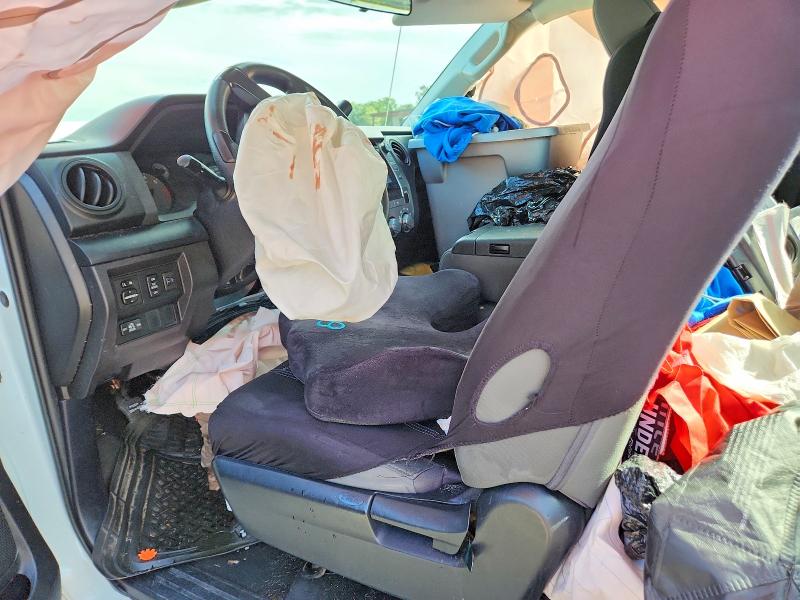 63442236 :رقم المزاد ، 5TFPW5F14FX449319 vin ، 2015 Toyota Tundra مزاد بيع