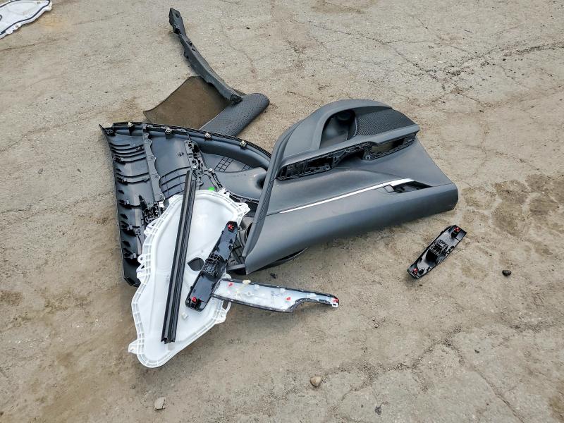 64771066 :رقم المزاد ، 4T1G11AK9MU433800 vin ، 2021 Toyota Camry مزاد بيع
