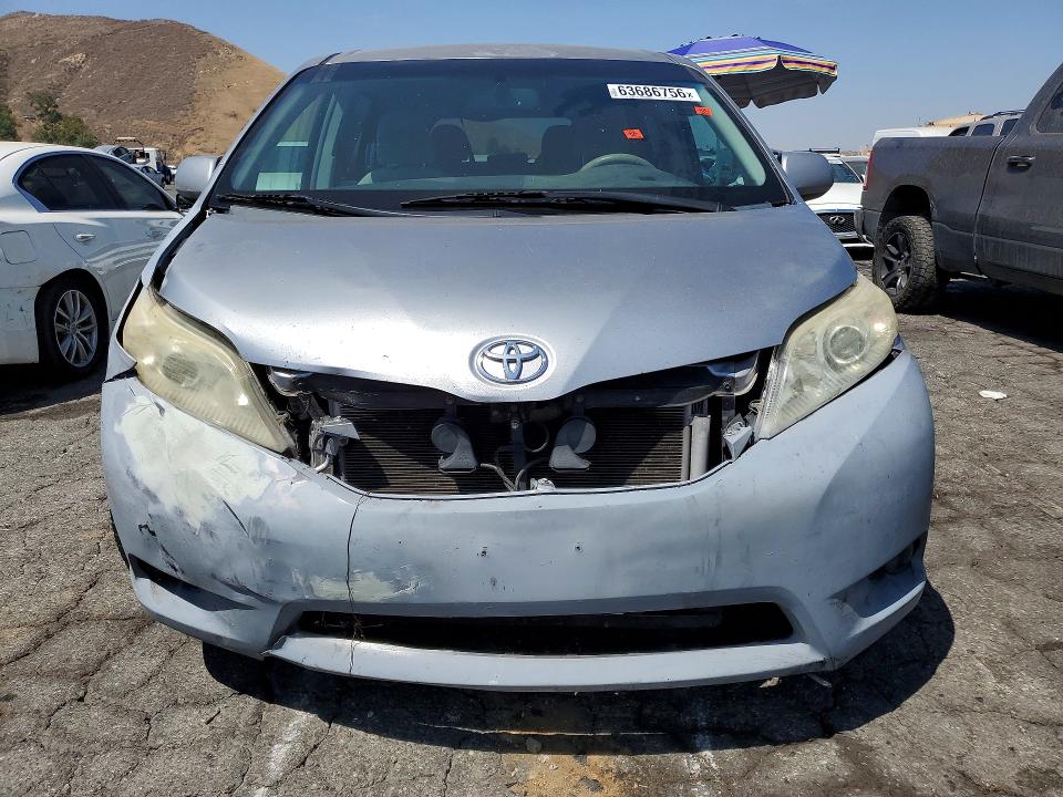 63686756 :رقم المزاد ، 5TDKK3DC4BS020387 vin ، 2011 Toyota Sienna مزاد بيع