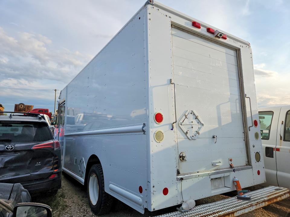 53751796 :رقم المزاد ، 4UZAANDU59CAF1883 vin ، 2009 Freightliner Chassis مزاد بيع