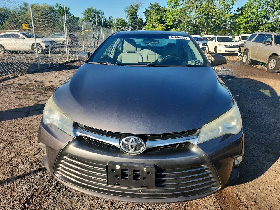 64095356 :رقم المزاد ، 4T1BF1FK6GU586515 vin ، 2016 Toyota Camry مزاد بيع
