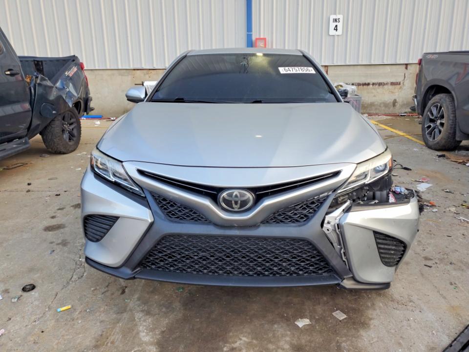 64757856 :رقم المزاد ، 4T1G11AK5LU863161 vin ، 2020 Toyota Camry مزاد بيع