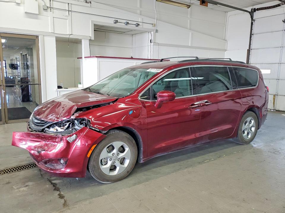 Продаж на аукціоні авто 2018 Chrysler Pacifica, vin: 2C4RC1H75JR127002, номер лоту: 65117596