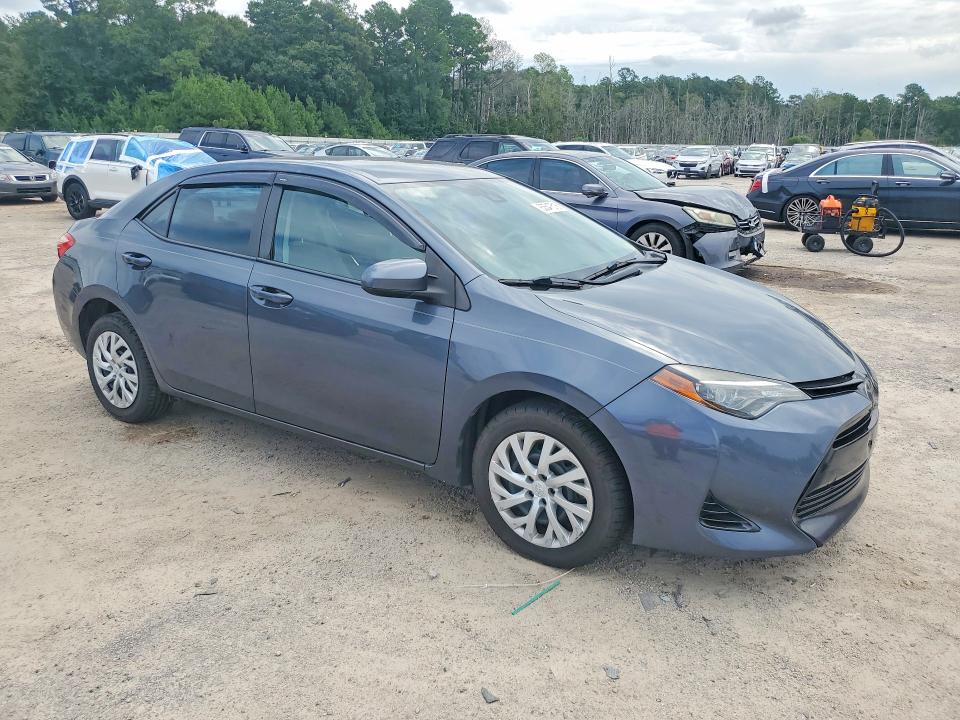 63547516 :رقم المزاد ، 5YFBURHE9JP852078 vin ، 2018 Toyota Corolla مزاد بيع