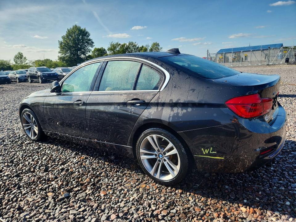 65301476 :رقم المزاد ، WBA8D9G51JNU71363 vin ، 2018 Bmw 330 مزاد بيع