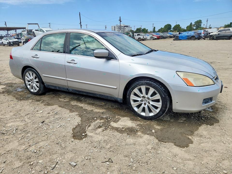 Продажа на аукционе авто 2006 Honda Accord, vin: JHMCM564X6C000697, номер лота: 64682396