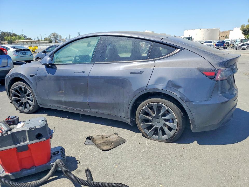 63251146 :رقم المزاد ، 5YJYGDEE6MF216355 vin ، 2021 Tesla Model Y مزاد بيع