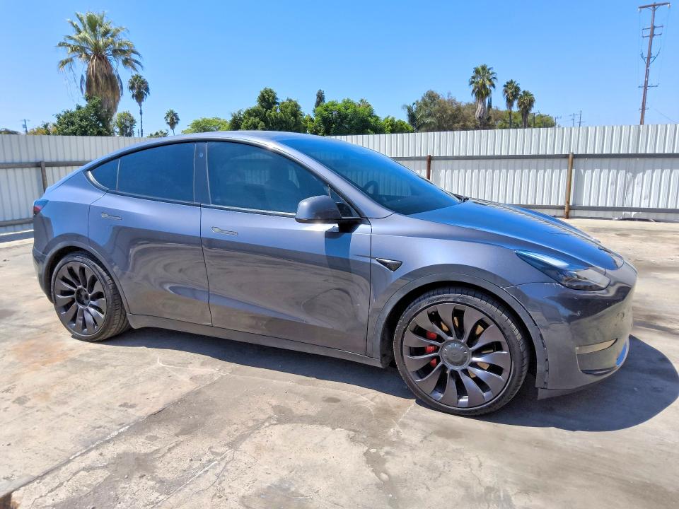 Продажа на аукционе авто 2021 Tesla Model Y, vin: 5YJYGDEF4MF256636, номер лота: 64499026