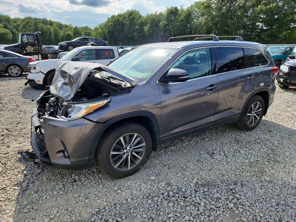 2018 Toyota Highlander მანქანა იყიდება აუქციონზე, vin: 5TDJZRFH6JS554170, აუქციონის ნომერი: 67002096