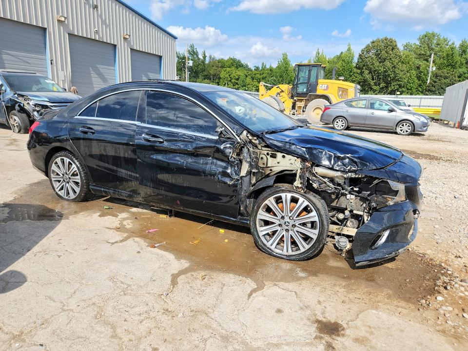 64821586 :رقم المزاد ، WDDSJ4EB9JN589065 vin ، 2018 Mercedes-benz Cla مزاد بيع
