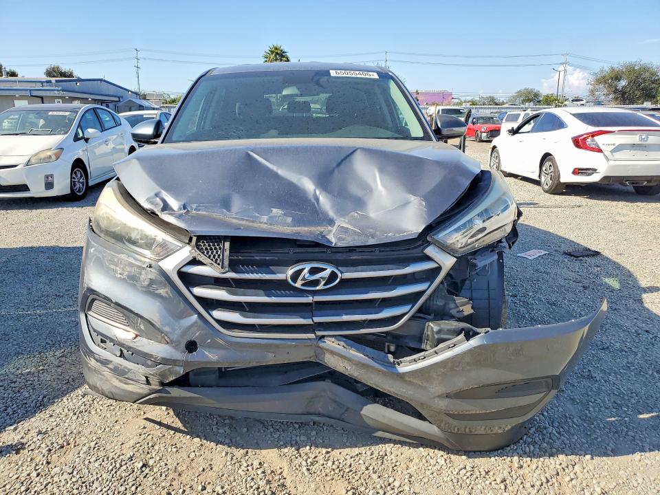 65055406 :رقم المزاد ، KM8J23A45HU438692 vin ، 2017 Hyundai Tucson مزاد بيع