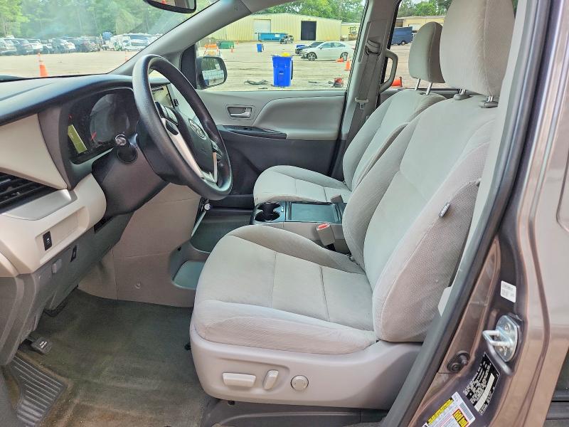 63874986 :رقم المزاد ، 5TDKZ3DC8HS853565 vin ، 2017 Toyota Sienna مزاد بيع