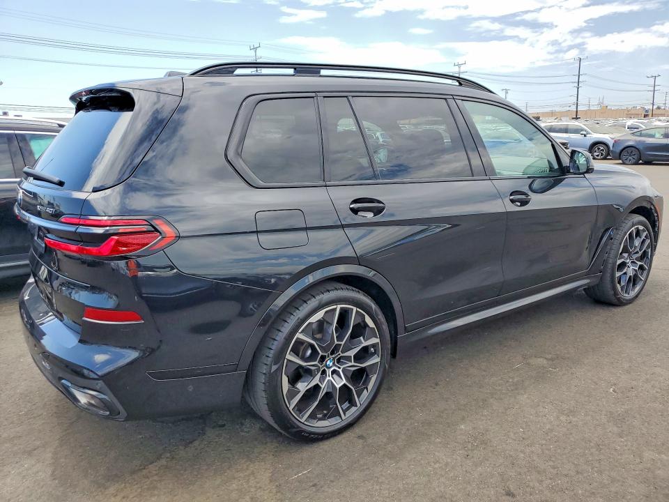 64158996 :رقم المزاد ، 5UX23EM05S9W26471 vin ، 2025 Bmw X7 مزاد بيع
