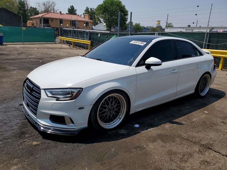 Продаж на аукціоні авто 2018 Audi A3, vin: WAUB8GFFXJ1047633, номер лоту: 64451206