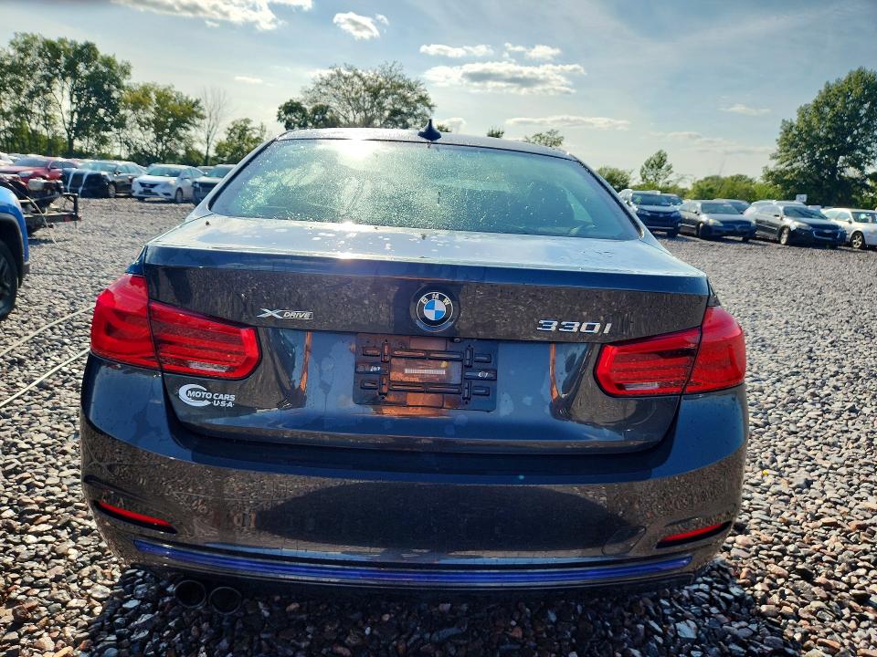 65301476 :رقم المزاد ، WBA8D9G51JNU71363 vin ، 2018 Bmw 330 مزاد بيع
