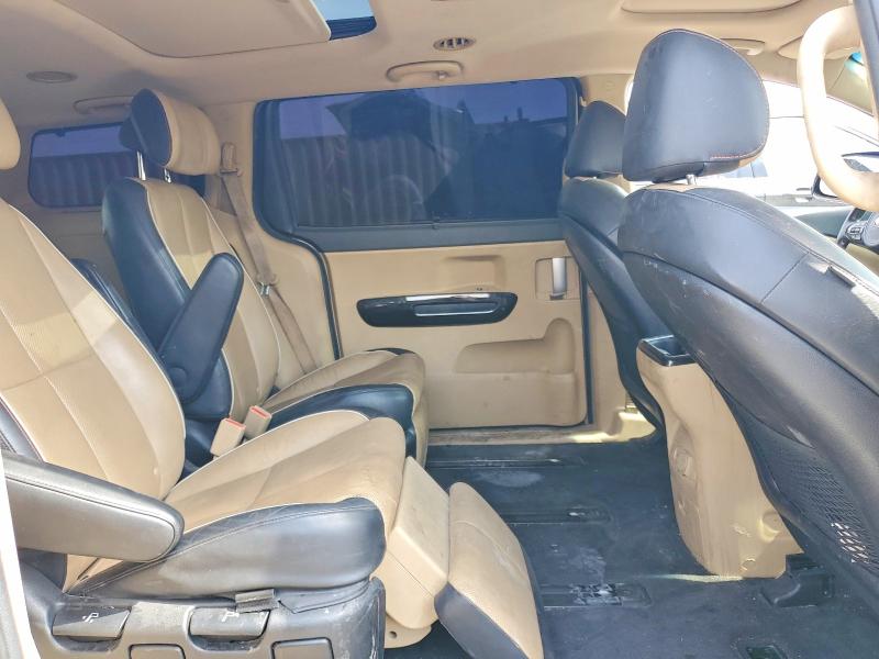 64474806 :رقم المزاد ، KNDME5C11F6038539 vin ، 2015 Kia Sedona مزاد بيع