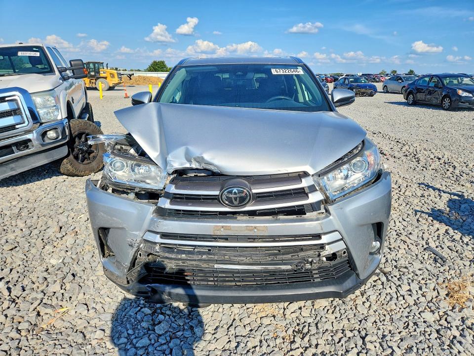 67322646 :رقم المزاد ، 5TDKZRFH0JS279464 vin ، 2018 Toyota Highlander مزاد بيع