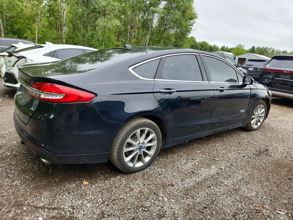 66245736 :رقم المزاد ، 3FA6P0PU1HR327328 vin ، 2017 Ford Fusion مزاد بيع