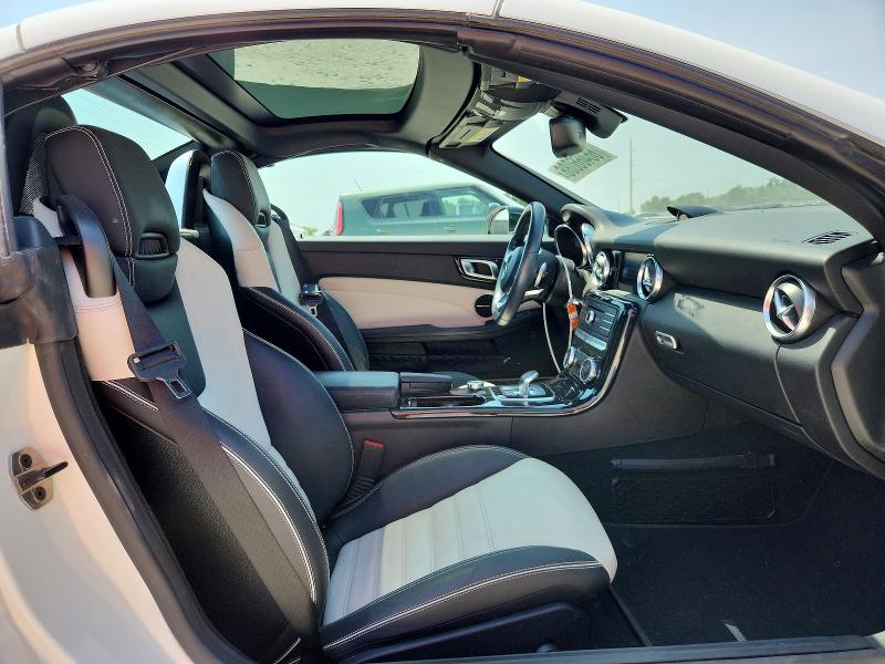 66466086 :رقم المزاد ، WDDPK3JA5KF157157 vin ، 2019 Mercedes-benz Slc مزاد بيع