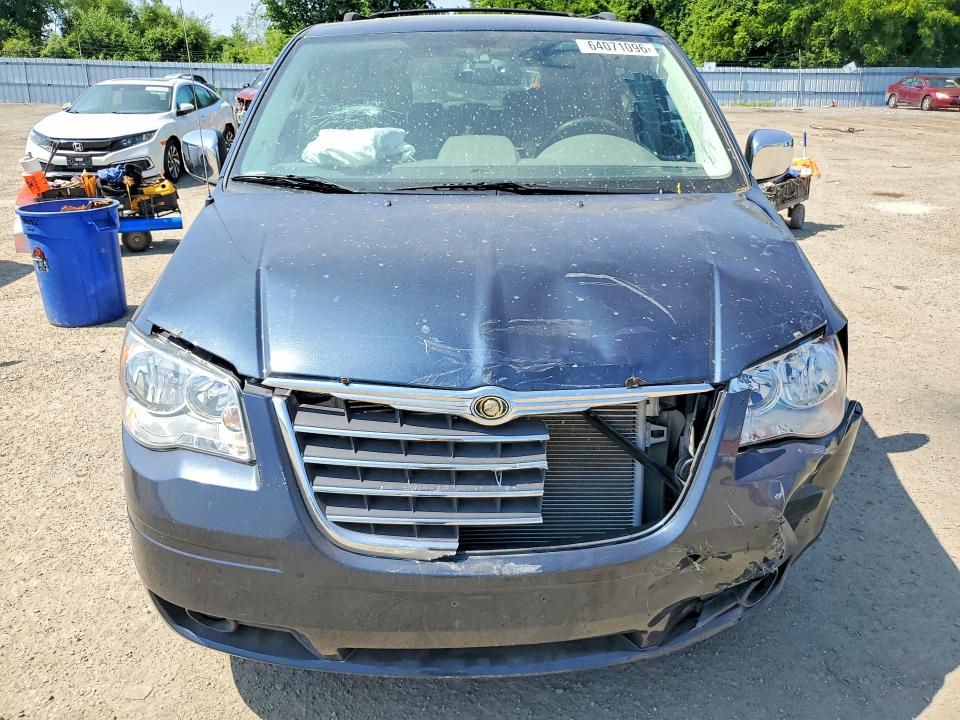 2009 Chrysler Town & Country მანქანა იყიდება აუქციონზე, vin: 2A8HR54XX9R511224, აუქციონის ნომერი: 64071096