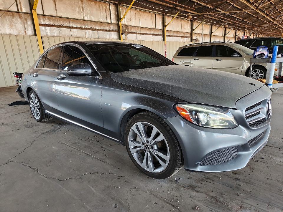 64304856 :رقم المزاد ، 55SWF4HB0JU255609 vin ، 2018 Mercedes-benz C مزاد بيع
