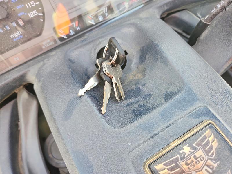 67030676 :رقم المزاد ، 1HFSC2261PA500806 vin ، 1993 Honda Gl1500 مزاد بيع