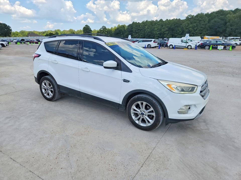 65689906 :رقم المزاد ، 1FMCU0GD7HUE42803 vin ، 2017 Ford Escape مزاد بيع
