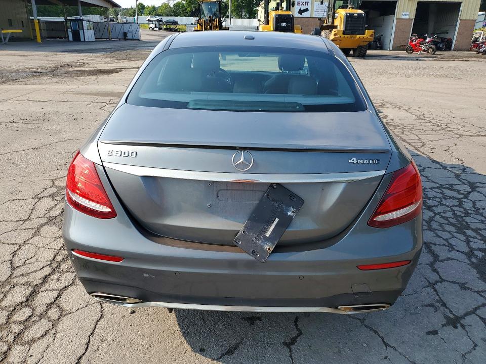 64958236 :رقم المزاد ، WDDZF4KB3HA215749 vin ، 2017 Mercedes-benz E مزاد بيع
