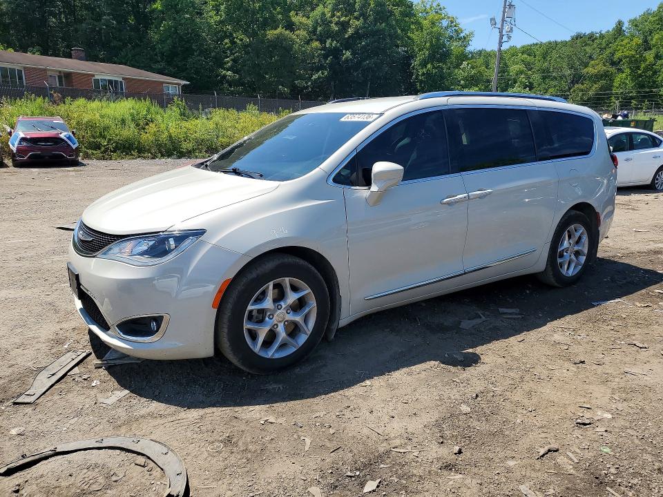 63574136 :رقم المزاد ، 2C4RC1EG1HR555941 vin ، 2017 Chrysler Pacifica مزاد بيع