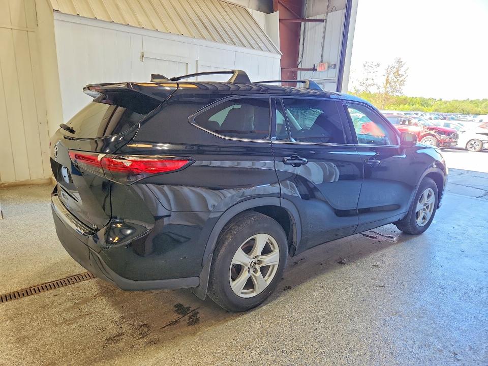 Продажа на аукционе авто 2022 Toyota Highlander, vin: 5TDZZRAH6NS097392, номер лота: 57313066