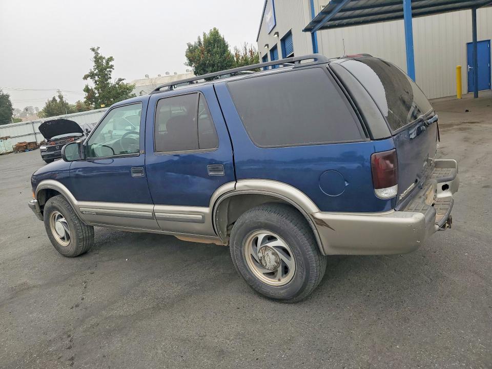 65885926 :رقم المزاد ، 1GNDT13W1Y2387213 vin ، 2000 Chevrolet Blazer مزاد بيع