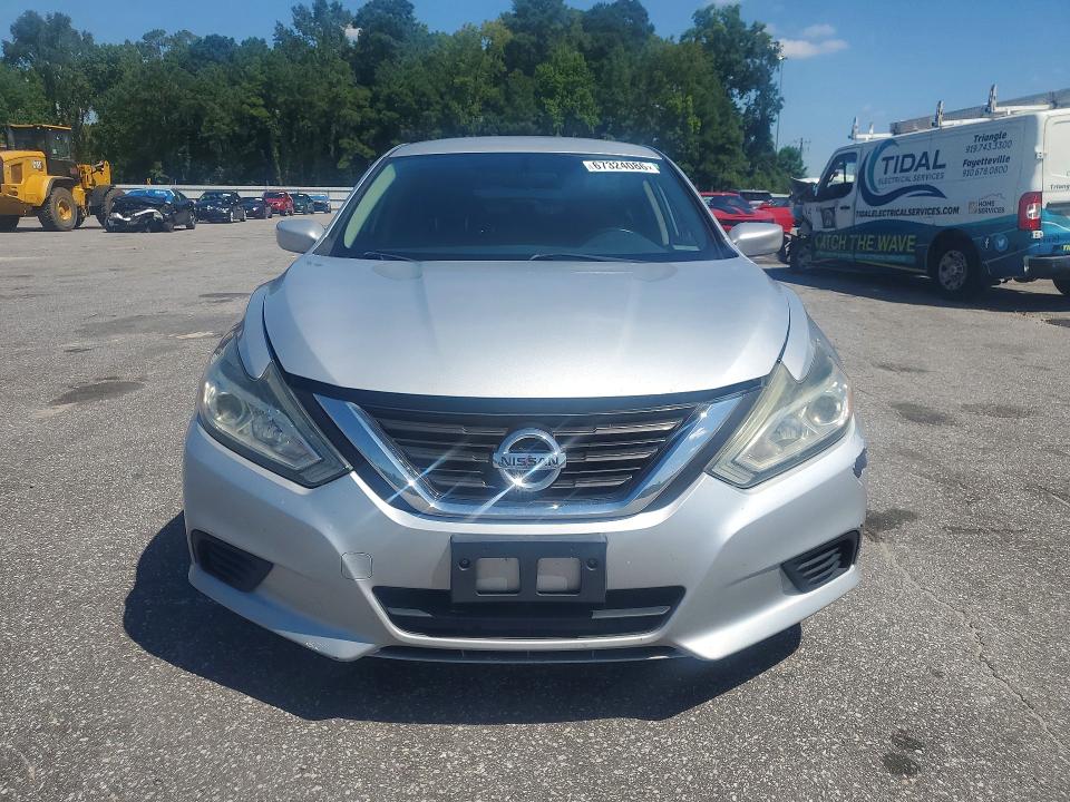 2017 Nissan Altima მანქანა იყიდება აუქციონზე, vin: 1N4AL3AP2HC124716, აუქციონის ნომერი: 67324086