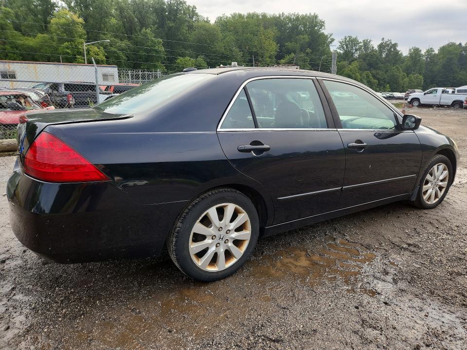 67000826 :رقم المزاد ، 1HGCM66597A056113 vin ، 2007 Honda Accord مزاد بيع